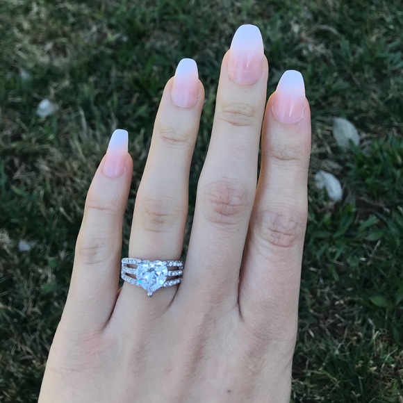 New Zircon Ring Woman Magical Beautiful ring - Picture 3 of 6